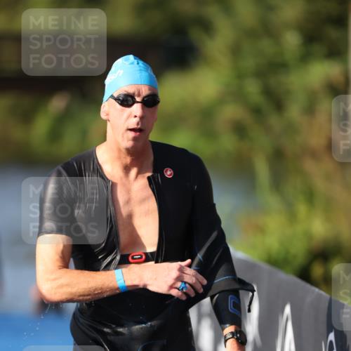 25.08.2024 - Elbe Triathlon Hamburg H.Heesch http://msf.ph/oto/6860924 25.08.2024 09:15:37 Schwimmen 276, 369, 409, 426 meine-sportfotos.de