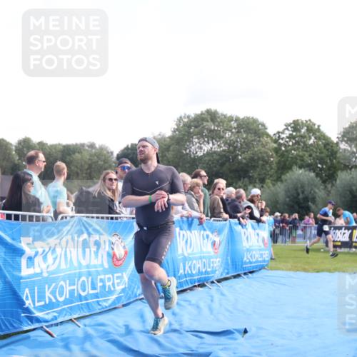 25.08.2024 - Elbe Triathlon Hamburg H.Heesch http://msf.ph/oto/6860932 25.08.2024 11:03:21 Ziel 233 meine-sportfotos.de
