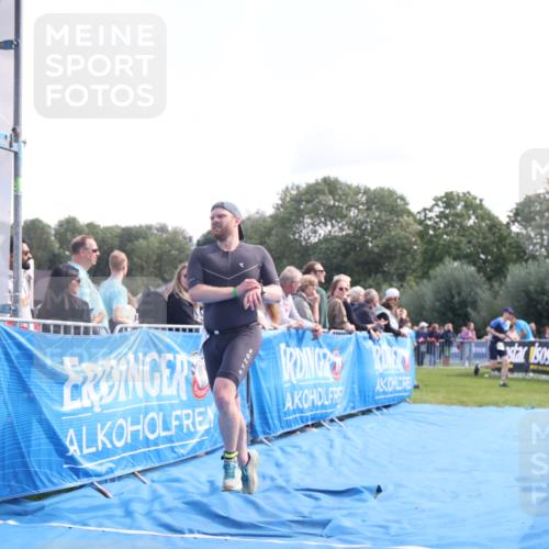 25.08.2024 - Elbe Triathlon Hamburg H.Heesch http://msf.ph/oto/6860937 25.08.2024 11:03:21 Ziel 233 meine-sportfotos.de