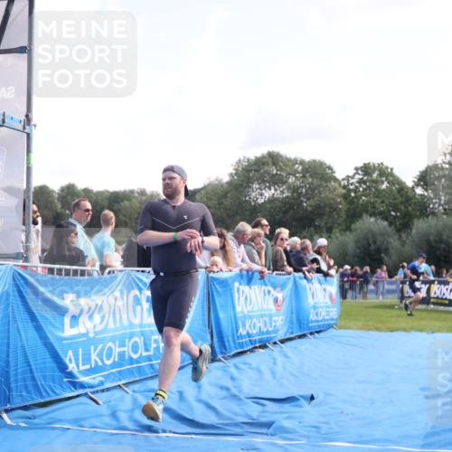 25.08.2024 - Elbe Triathlon Hamburg H.Heesch http://msf.ph/oto/6860945 25.08.2024 11:03:21 Ziel 233 meine-sportfotos.de