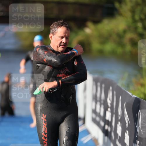 25.08.2024 - Elbe Triathlon Hamburg H.Heesch http://msf.ph/oto/6860952 25.08.2024 09:15:56 Schwimmen 363, 372, 409, 426 meine-sportfotos.de