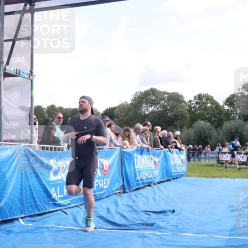 25.08.2024 - Elbe Triathlon Hamburg H.Heesch http://msf.ph/oto/6860958 25.08.2024 11:03:22 Ziel 233 meine-sportfotos.de