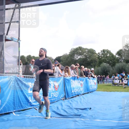 25.08.2024 - Elbe Triathlon Hamburg H.Heesch http://msf.ph/oto/6860961 25.08.2024 11:03:22 Ziel 233 meine-sportfotos.de