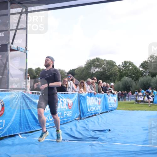 25.08.2024 - Elbe Triathlon Hamburg H.Heesch http://msf.ph/oto/6860965 25.08.2024 11:03:22 Ziel 233 meine-sportfotos.de