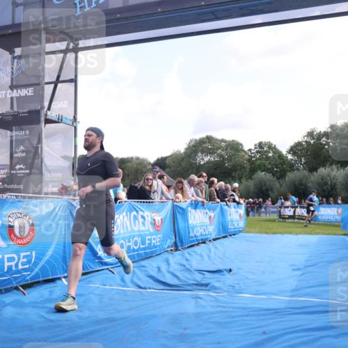 25.08.2024 - Elbe Triathlon Hamburg H.Heesch http://msf.ph/oto/6860975 25.08.2024 11:03:22 Ziel 233 meine-sportfotos.de