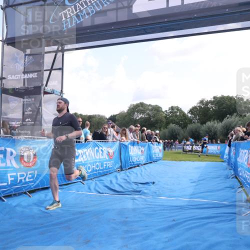 25.08.2024 - Elbe Triathlon Hamburg H.Heesch http://msf.ph/oto/6860980 25.08.2024 11:03:22 Ziel 233 meine-sportfotos.de