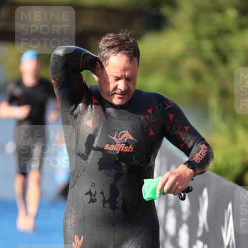 25.08.2024 - Elbe Triathlon Hamburg H.Heesch http://msf.ph/oto/6860982 25.08.2024 09:15:57 Schwimmen 363, 372, 409, 426 meine-sportfotos.de