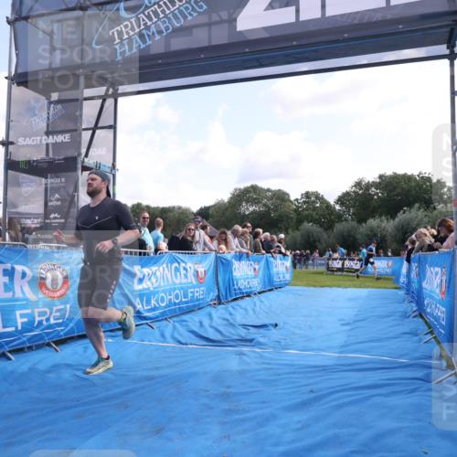 25.08.2024 - Elbe Triathlon Hamburg H.Heesch http://msf.ph/oto/6860983 25.08.2024 11:03:22 Ziel 233 meine-sportfotos.de
