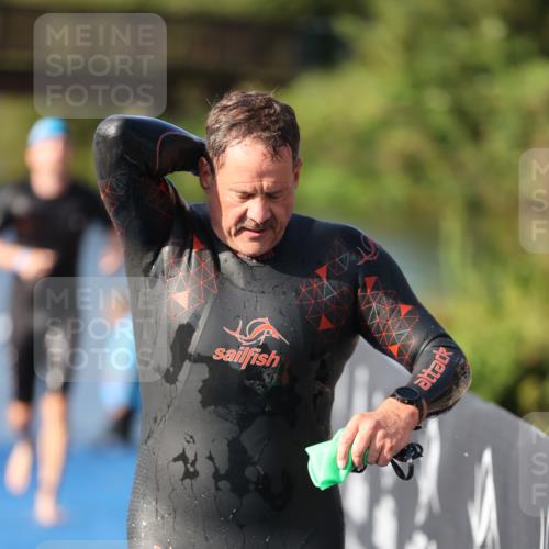 25.08.2024 - Elbe Triathlon Hamburg H.Heesch http://msf.ph/oto/6860991 25.08.2024 09:15:57 Schwimmen 363, 372, 409, 426 meine-sportfotos.de