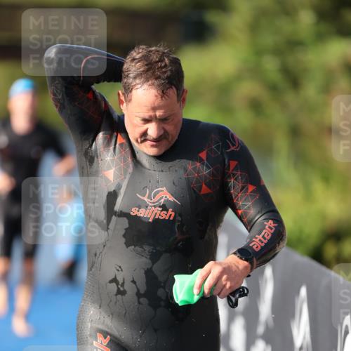 25.08.2024 - Elbe Triathlon Hamburg H.Heesch http://msf.ph/oto/6860999 25.08.2024 09:15:57 Schwimmen 363, 372, 409, 426 meine-sportfotos.de