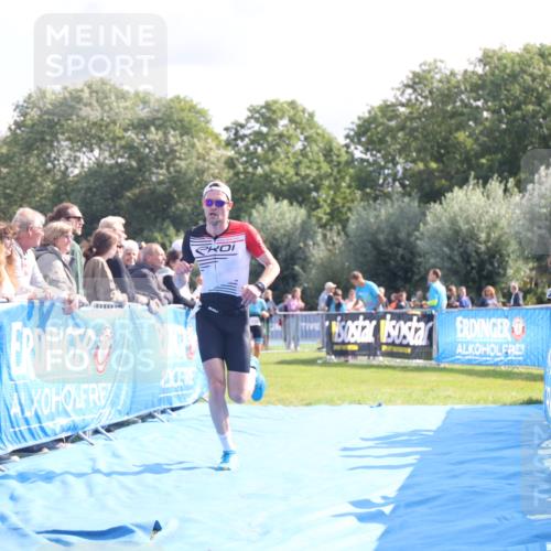 25.08.2024 - Elbe Triathlon Hamburg H.Heesch http://msf.ph/oto/6861002 25.08.2024 11:03:35 Ziel 136, 615 meine-sportfotos.de