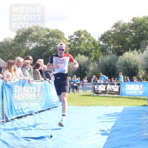 25.08.2024 - Elbe Triathlon Hamburg H.Heesch http://msf.ph/oto/6861018 25.08.2024 11:03:35 Ziel 136, 615 meine-sportfotos.de