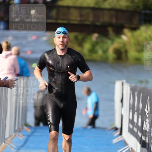 25.08.2024 - Elbe Triathlon Hamburg H.Heesch http://msf.ph/oto/6861019 25.08.2024 09:16:00 Schwimmen 363, 372, 409, 426 meine-sportfotos.de
