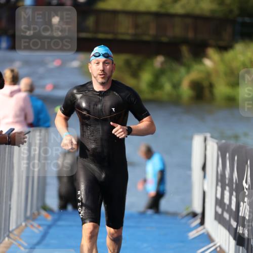 25.08.2024 - Elbe Triathlon Hamburg H.Heesch http://msf.ph/oto/6861023 25.08.2024 09:16:00 Schwimmen 363, 372, 409, 426 meine-sportfotos.de