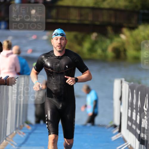 25.08.2024 - Elbe Triathlon Hamburg H.Heesch http://msf.ph/oto/6861027 25.08.2024 09:16:00 Schwimmen 363, 372, 409, 426 meine-sportfotos.de
