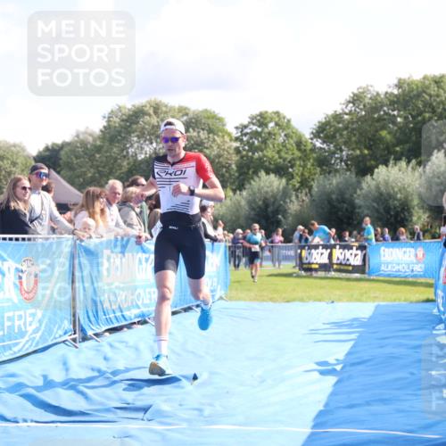 25.08.2024 - Elbe Triathlon Hamburg H.Heesch http://msf.ph/oto/6861047 25.08.2024 11:03:35 Ziel 136, 615 meine-sportfotos.de