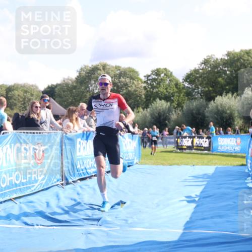 25.08.2024 - Elbe Triathlon Hamburg H.Heesch http://msf.ph/oto/6861055 25.08.2024 11:03:35 Ziel 136, 615 meine-sportfotos.de