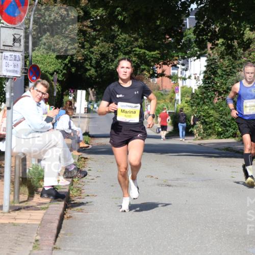 25.08.2024 - 20. Blankeneser Heldenlauf Strokosch-Dieckow http://msf.ph/oto/6861064 25.08.2024 10:14:25 Ziel 6285, 6439 meine-sportfotos.de