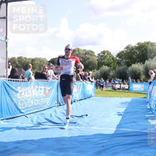 25.08.2024 - Elbe Triathlon Hamburg H.Heesch http://msf.ph/oto/6861078 25.08.2024 11:03:36 Ziel 136, 615 meine-sportfotos.de