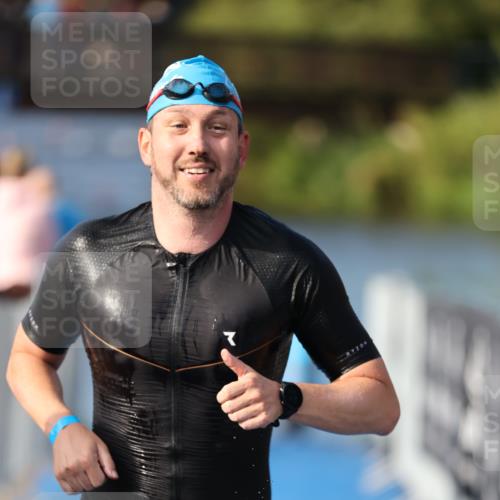 25.08.2024 - Elbe Triathlon Hamburg H.Heesch http://msf.ph/oto/6861085 25.08.2024 09:16:03 Schwimmen 363, 372, 409 meine-sportfotos.de
