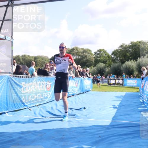 25.08.2024 - Elbe Triathlon Hamburg H.Heesch http://msf.ph/oto/6861088 25.08.2024 11:03:36 Ziel 136, 615 meine-sportfotos.de