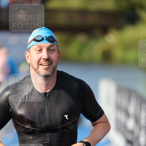 25.08.2024 - Elbe Triathlon Hamburg H.Heesch http://msf.ph/oto/6861097 25.08.2024 09:16:03 Schwimmen 363, 372, 409 meine-sportfotos.de