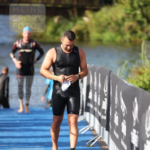 25.08.2024 - Elbe Triathlon Hamburg H.Heesch http://msf.ph/oto/6861106 25.08.2024 09:16:36 Schwimmen 390 meine-sportfotos.de
