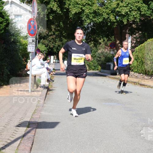 25.08.2024 - 20. Blankeneser Heldenlauf Strokosch-Dieckow http://msf.ph/oto/6861111 25.08.2024 10:14:27 Ziel 6285, 6439 meine-sportfotos.de