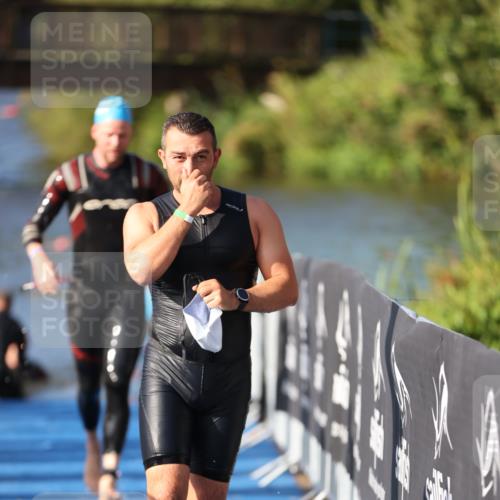 25.08.2024 - Elbe Triathlon Hamburg H.Heesch http://msf.ph/oto/6861139 25.08.2024 09:16:38 Schwimmen 390 meine-sportfotos.de