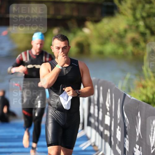 25.08.2024 - Elbe Triathlon Hamburg H.Heesch http://msf.ph/oto/6861146 25.08.2024 09:16:38 Schwimmen 390 meine-sportfotos.de