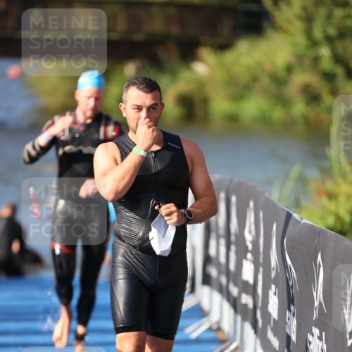 25.08.2024 - Elbe Triathlon Hamburg H.Heesch http://msf.ph/oto/6861153 25.08.2024 09:16:39 Schwimmen 390 meine-sportfotos.de