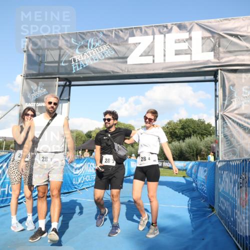 25.08.2024 - Elbe Triathlon Hamburg H.Heesch http://msf.ph/oto/6861160 25.08.2024 16:46:56 Ziel  meine-sportfotos.de