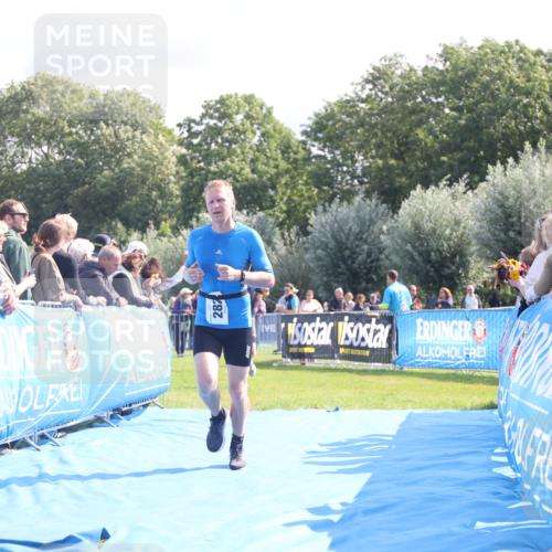25.08.2024 - Elbe Triathlon Hamburg H.Heesch http://msf.ph/oto/6861171 25.08.2024 11:03:57 Ziel 264, 282, 317 meine-sportfotos.de