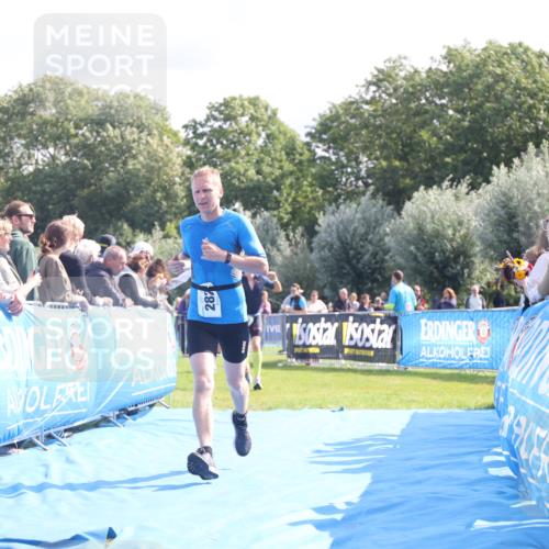 25.08.2024 - Elbe Triathlon Hamburg H.Heesch http://msf.ph/oto/6861180 25.08.2024 11:03:57 Ziel 264, 282, 317 meine-sportfotos.de