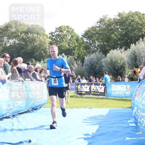 25.08.2024 - Elbe Triathlon Hamburg H.Heesch http://msf.ph/oto/6861183 25.08.2024 11:03:57 Ziel 264, 282, 317 meine-sportfotos.de