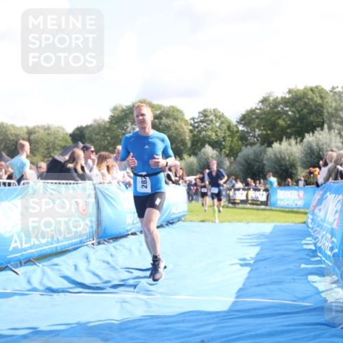 25.08.2024 - Elbe Triathlon Hamburg H.Heesch http://msf.ph/oto/6861201 25.08.2024 11:03:58 Ziel 264, 282, 317 meine-sportfotos.de