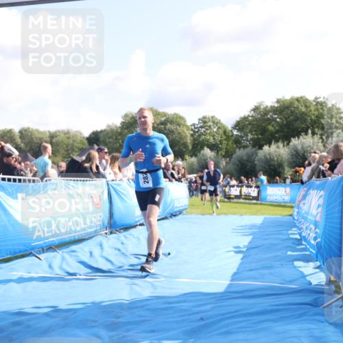 25.08.2024 - Elbe Triathlon Hamburg H.Heesch http://msf.ph/oto/6861205 25.08.2024 11:03:58 Ziel 264, 282, 317 meine-sportfotos.de