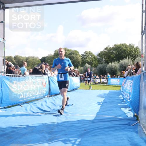 25.08.2024 - Elbe Triathlon Hamburg H.Heesch http://msf.ph/oto/6861209 25.08.2024 11:03:58 Ziel 264, 282, 317 meine-sportfotos.de