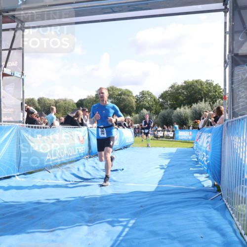 25.08.2024 - Elbe Triathlon Hamburg H.Heesch http://msf.ph/oto/6861214 25.08.2024 11:03:58 Ziel 264, 282, 317 meine-sportfotos.de