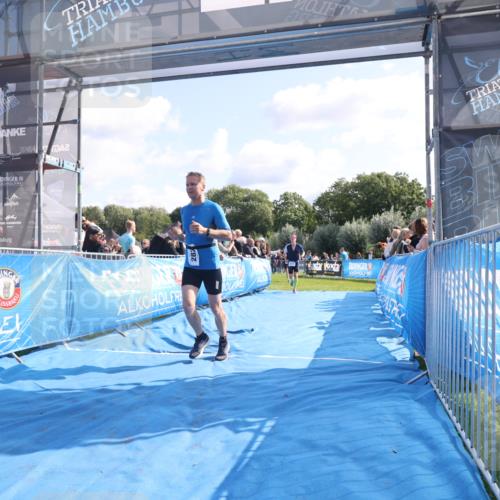 25.08.2024 - Elbe Triathlon Hamburg H.Heesch http://msf.ph/oto/6861226 25.08.2024 11:03:58 Ziel 264, 282, 317 meine-sportfotos.de
