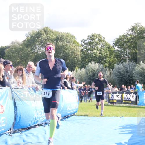 25.08.2024 - Elbe Triathlon Hamburg H.Heesch http://msf.ph/oto/6861233 25.08.2024 11:04:00 Ziel 264, 282, 317 meine-sportfotos.de