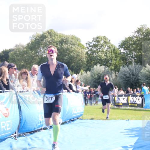 25.08.2024 - Elbe Triathlon Hamburg H.Heesch http://msf.ph/oto/6861236 25.08.2024 11:04:00 Ziel 264, 282, 317 meine-sportfotos.de