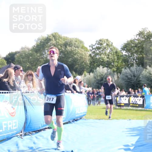 25.08.2024 - Elbe Triathlon Hamburg H.Heesch http://msf.ph/oto/6861240 25.08.2024 11:04:00 Ziel 264, 282, 317 meine-sportfotos.de