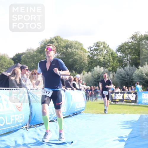 25.08.2024 - Elbe Triathlon Hamburg H.Heesch http://msf.ph/oto/6861244 25.08.2024 11:04:00 Ziel 264, 282, 317 meine-sportfotos.de