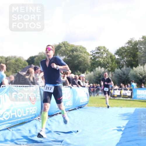 25.08.2024 - Elbe Triathlon Hamburg H.Heesch http://msf.ph/oto/6861251 25.08.2024 11:04:00 Ziel 264, 282, 317 meine-sportfotos.de