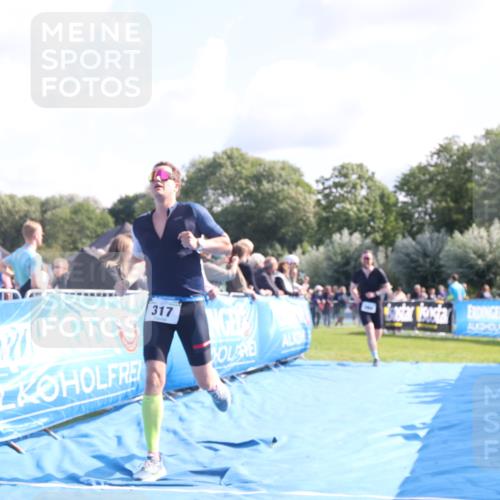 25.08.2024 - Elbe Triathlon Hamburg H.Heesch http://msf.ph/oto/6861256 25.08.2024 11:04:00 Ziel 264, 282, 317 meine-sportfotos.de