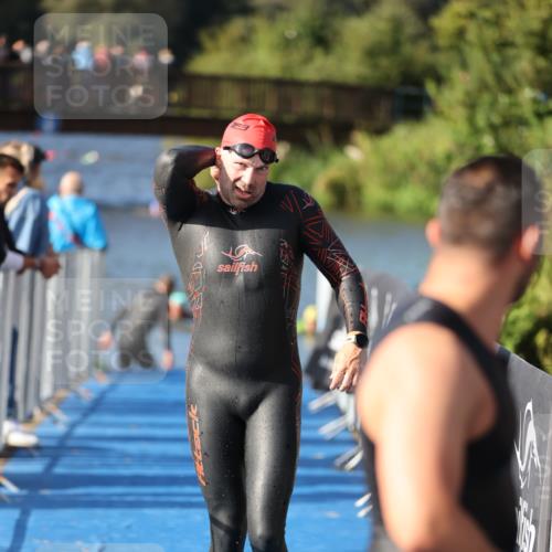 25.08.2024 - Elbe Triathlon Hamburg H.Heesch http://msf.ph/oto/6861264 25.08.2024 09:16:52 Schwimmen 347, 387, 390 meine-sportfotos.de