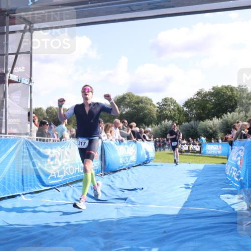 25.08.2024 - Elbe Triathlon Hamburg H.Heesch http://msf.ph/oto/6861275 25.08.2024 11:04:01 Ziel 264, 282, 317 meine-sportfotos.de