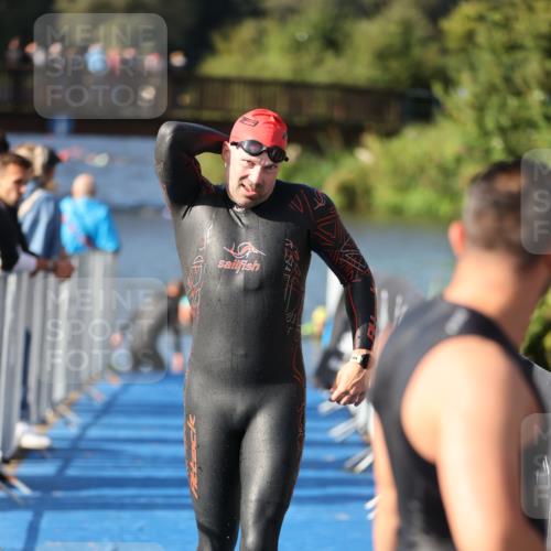 25.08.2024 - Elbe Triathlon Hamburg H.Heesch http://msf.ph/oto/6861278 25.08.2024 09:16:52 Schwimmen 347, 387, 390 meine-sportfotos.de
