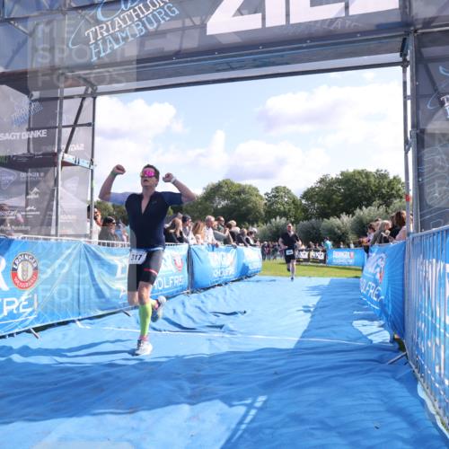 25.08.2024 - Elbe Triathlon Hamburg H.Heesch http://msf.ph/oto/6861283 25.08.2024 11:04:01 Ziel 264, 282, 317 meine-sportfotos.de